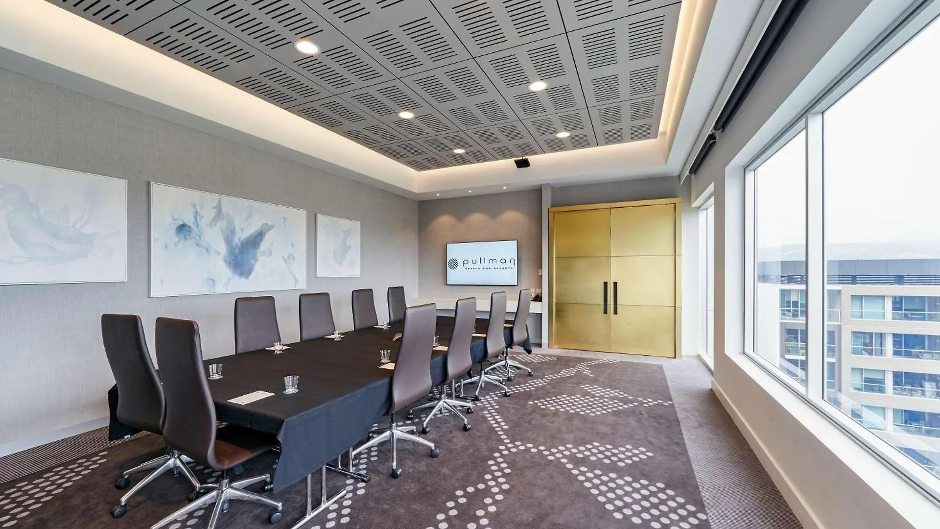 Pullman Adelaide Hotel 5*,