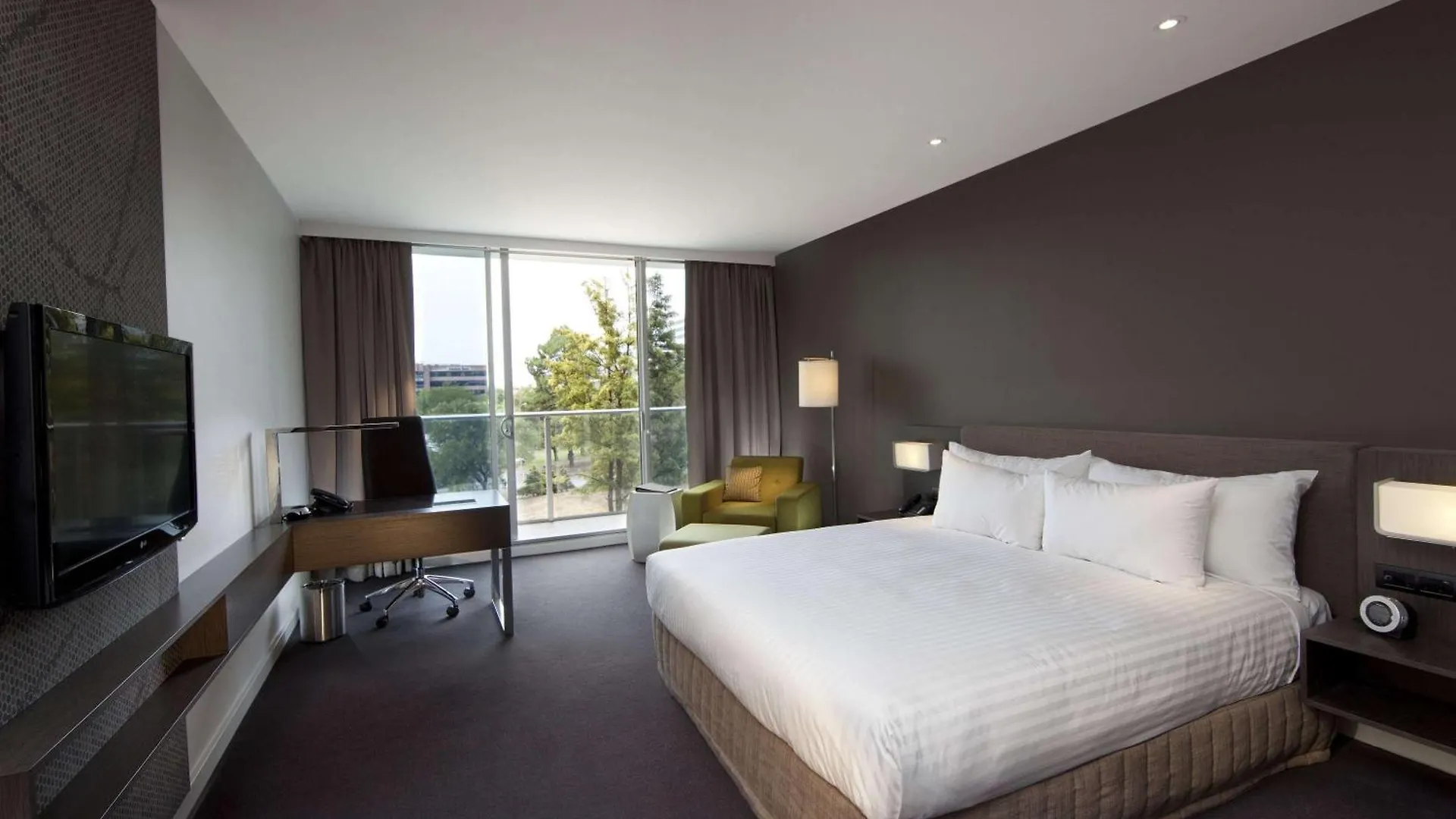Pullman Adelaide Hotel 5*,
